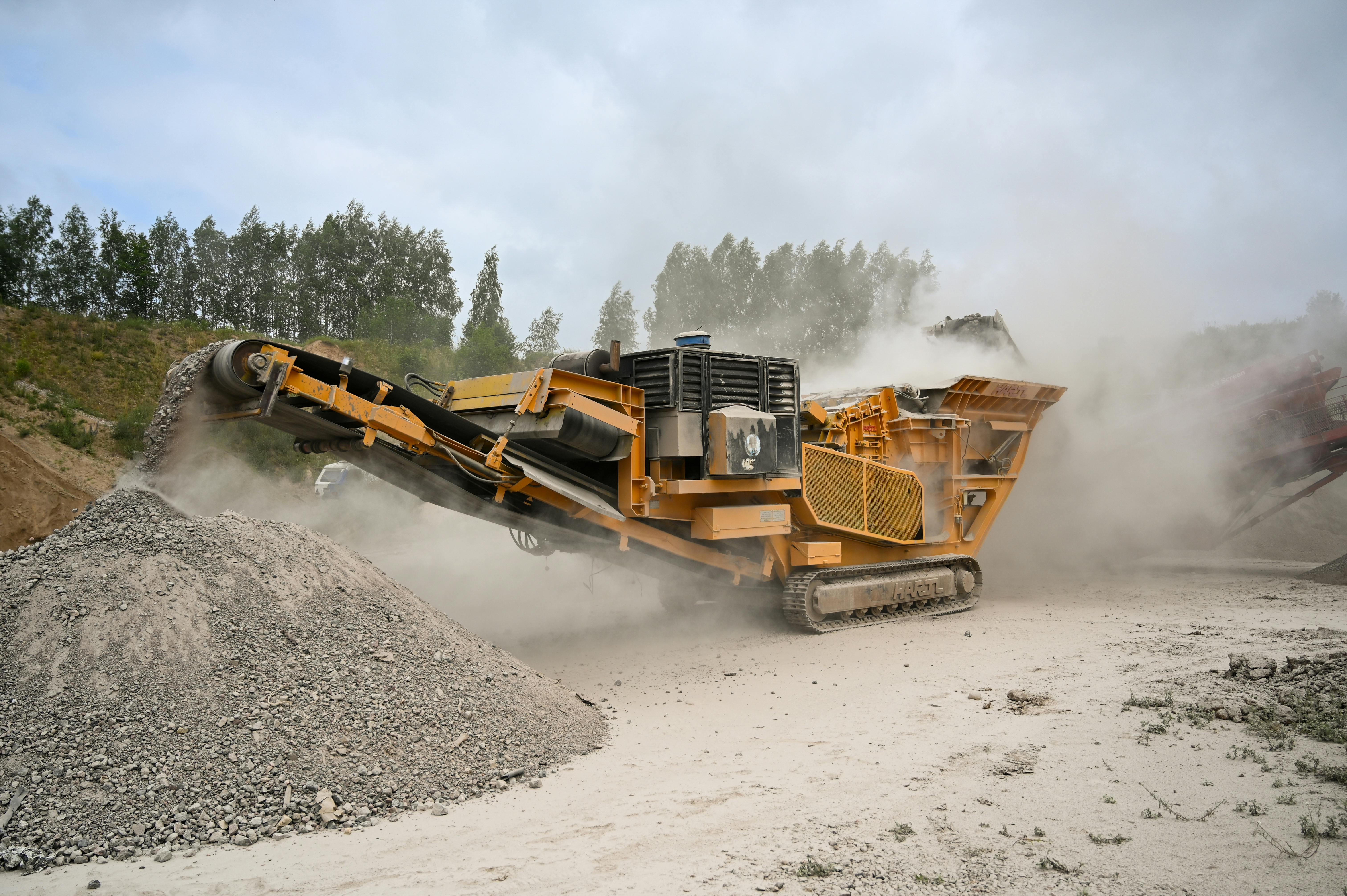 Mobile crushing and aggregate processing at quarry site